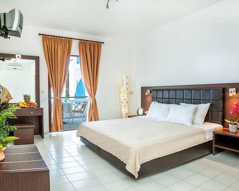 Xenios Dolphin Beach Hotel