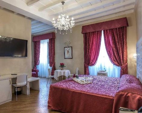 Trevi Rome Suite