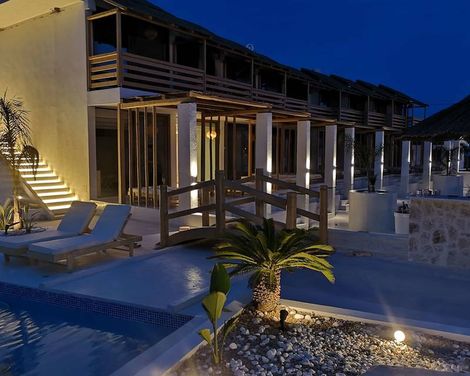 Alia Luxury Suites & Spa Beachfront Hotel