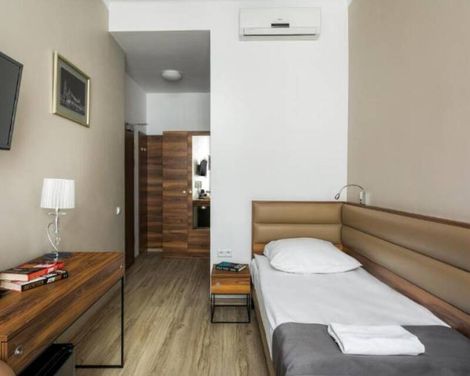 G12 Aparthotel