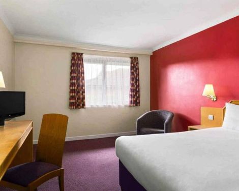 Days Inn by Wyndham Hamilton