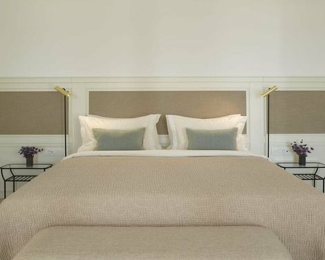 Bonzoe Suites & Villas