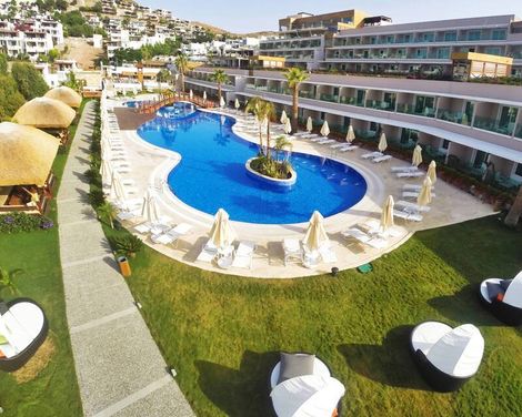 Bellazure Hotel
