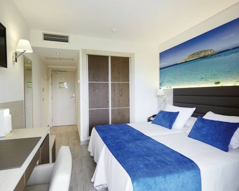 Invisa Hotel Club Cala Blanca