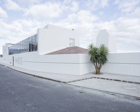 White Exclusive Suites & Villas