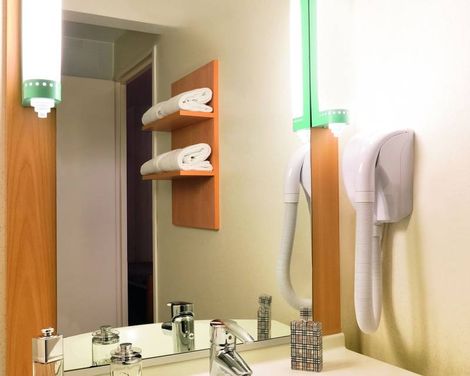 Hôtel ibis Cannes Plage La Bocca-2