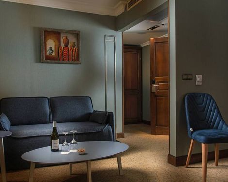 Rosslyn Thracia Hotel