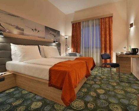 Ramada by Wyndham Airport Prague-2