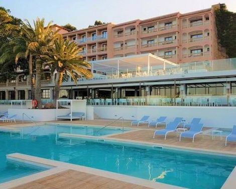 Hotel Na Taconera Sport & Relax-1