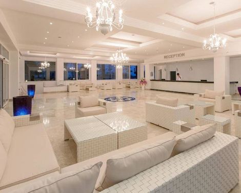 Le Bleu Hotel & Resort