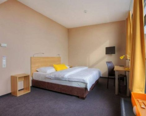 B&B HOTEL München-Moosach-0
