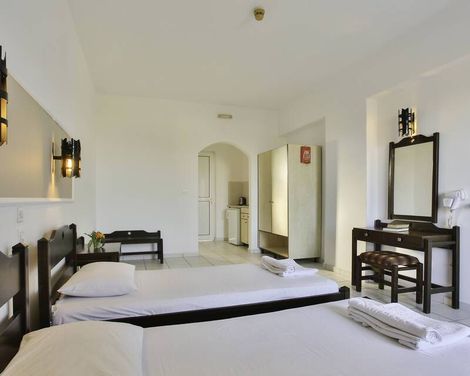 Hillside Studios & Apartments