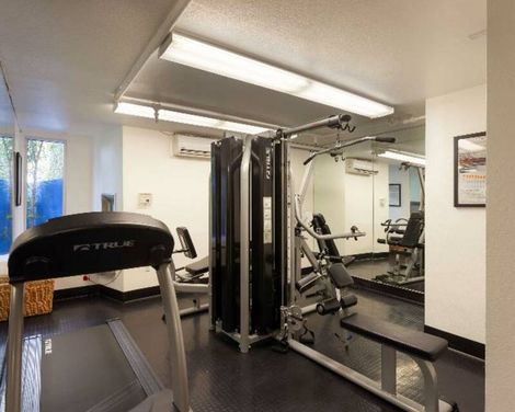 Ramada Plaza by Wyndham West Hollywood Hotel & Suites-3