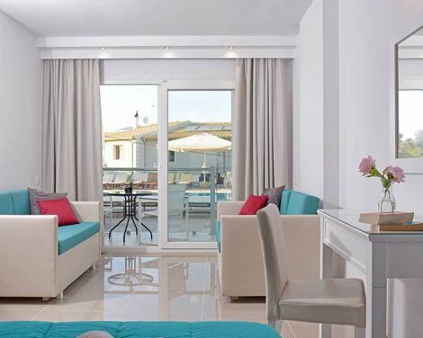 Palapart Gikas Studios & Suites