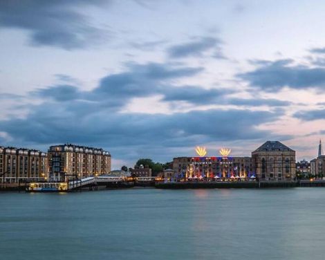 a&o London Docklands Riverside