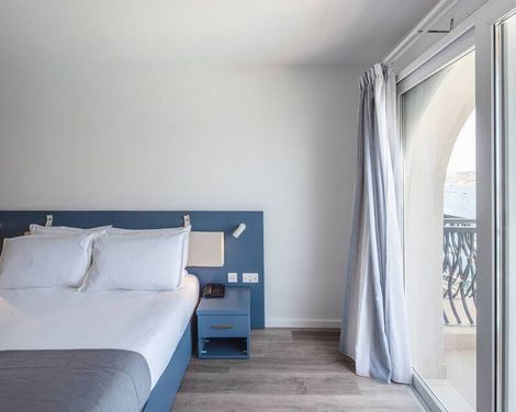 Gillieru Harbour Hotel