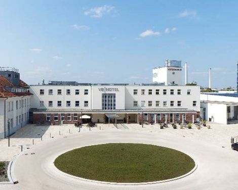 V8 HOTEL Classic Motorworld Region Stuttgart