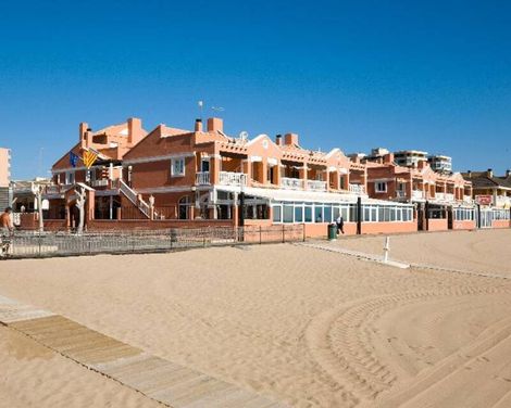 Lloyds Beach Club