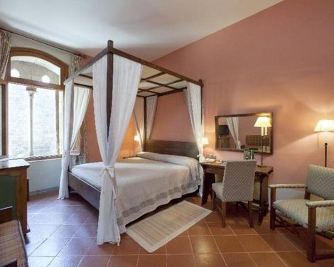 Parador De Cardona