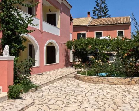 Antigonis Apartments