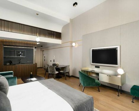 Hotel Emerald & Suites