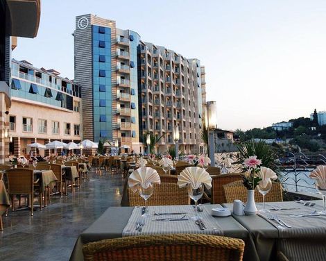 Charisma De Luxe Hotel