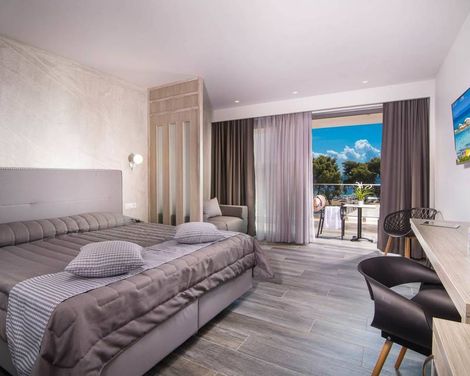 Lagomandra Beach Hotel