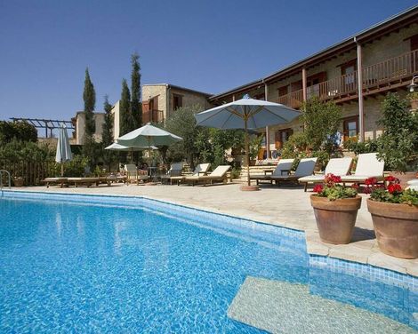 Eveleos Country House