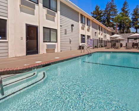 Best Western Town & Country Lodge-1