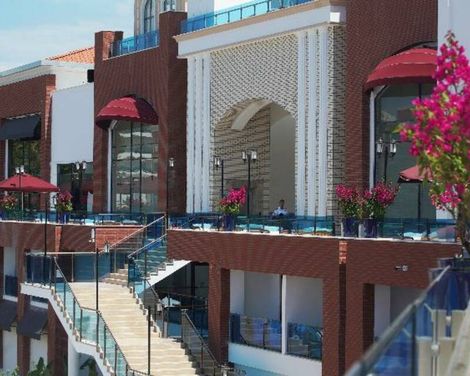 Club Aqua Plaza