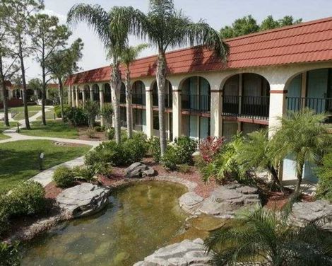 Maingate Lakeside Resort-2