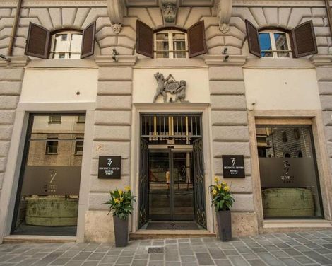 Hotel 77