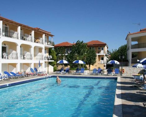 Village Inn Studios & Family Apartments