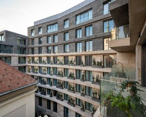 Hotel Emerald & Suites
