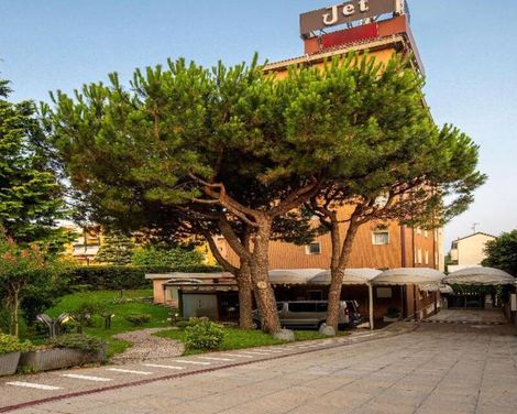 Jet Hotel, Sure Hotel Collection by Best Western