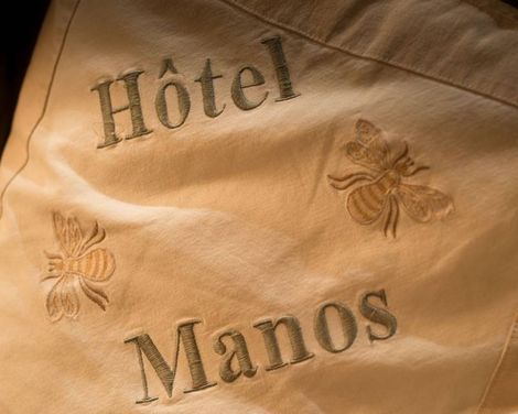 Manos Premier-3