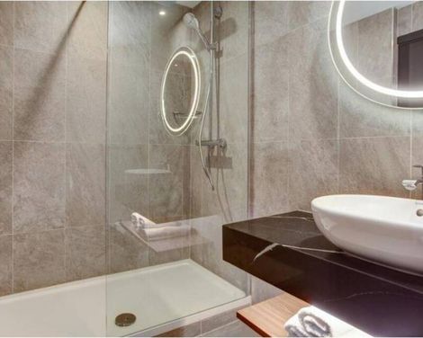 Radisson Red London Gatwick Airport