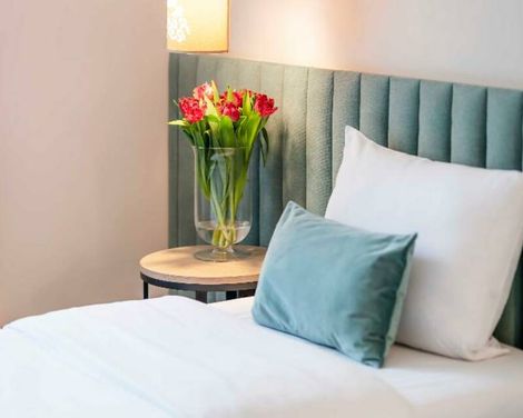 Hotel H12