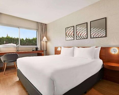 Ramada by Wyndham Valencia Almussafes