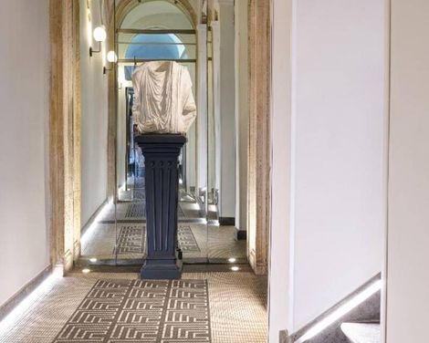 Navona Palace Luxury Inn