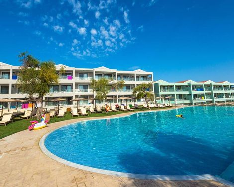 Robolla Beach Apart Hotel