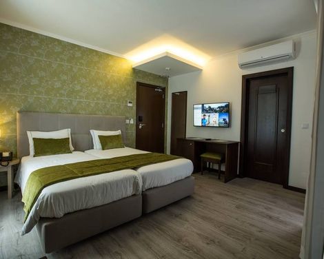 Santa Cruz Village Hotel