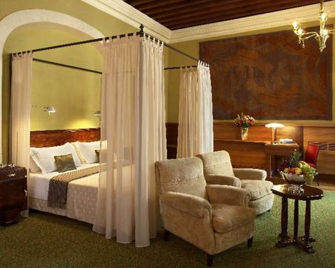 Hotel Saturnia & International
