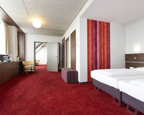 SIMM's Hotel