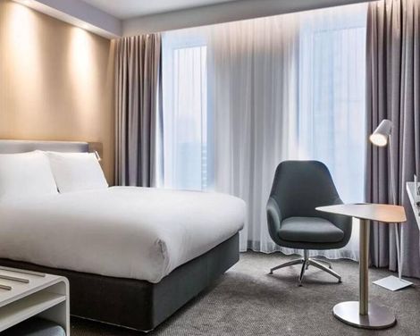 Holiday Inn Express Warsaw - The HUB
