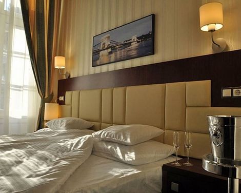 Hotel President-2