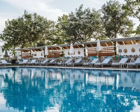 Mythic Summer Hotel 