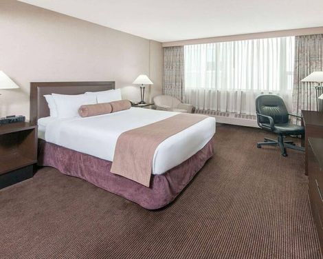 Ramada Plaza by Wyndham Calgary Downtown-0