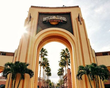 Holiday Inn & Suites Across From Universal Orlando-3