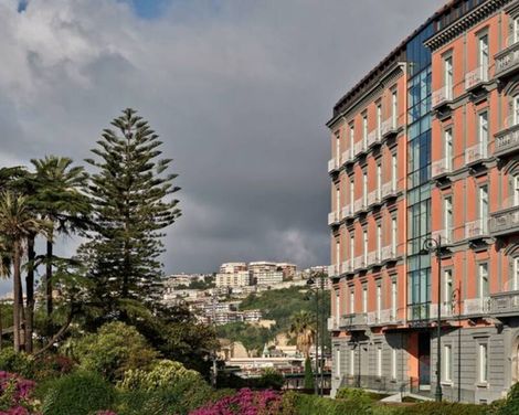 De Bonart Naples, Curio Collection by Hilton-1